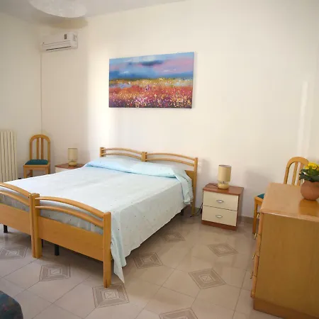 A 80 Mt Dal Mare Apartment *